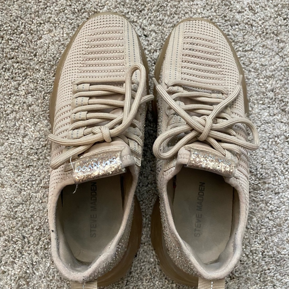Steve Madden Beige Maxima Sneakers